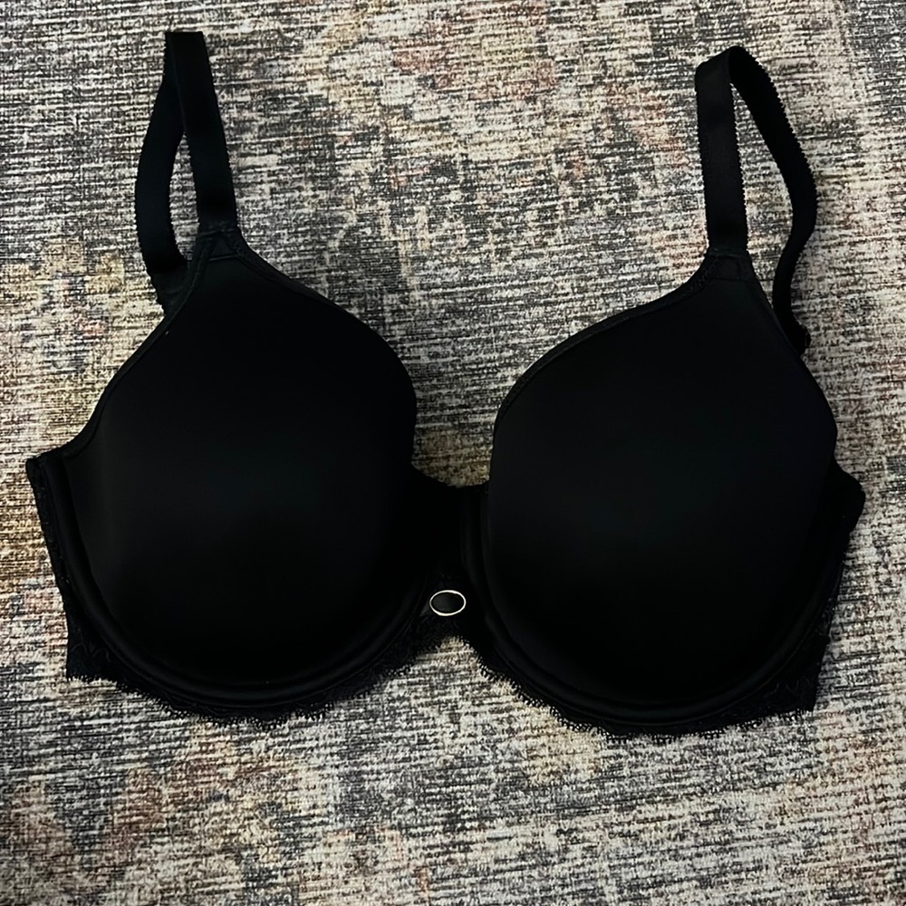 Chantelle Lingerie Parisian Allure spacer bra, size 32F